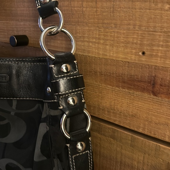 Black coach purse - Picture 4 of 6